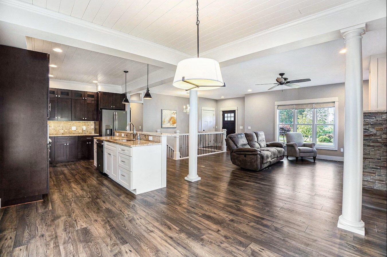 Open concept - 1398 N Lakeshore Dr