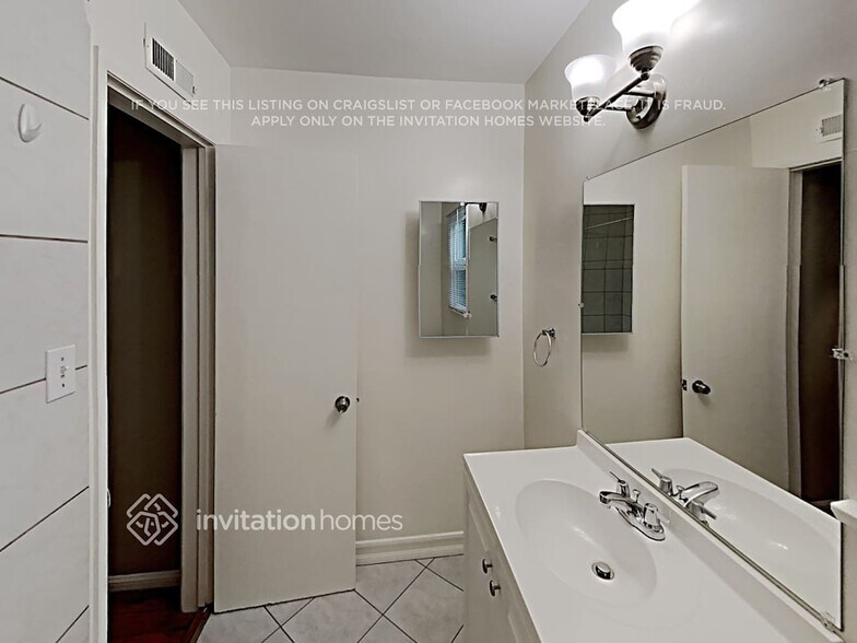 Building Photo - 15042 Romar St