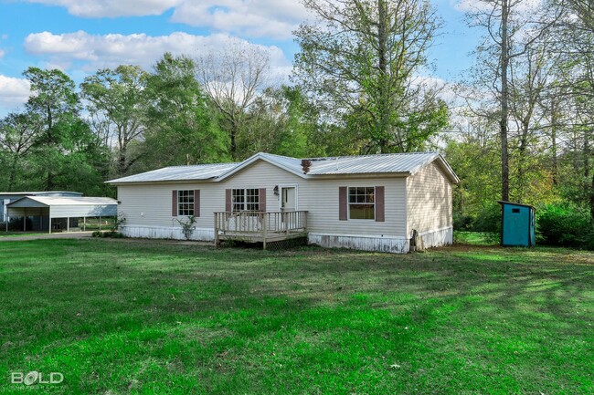 Building Photo - Log Cabin Style Double Wide in Waskom