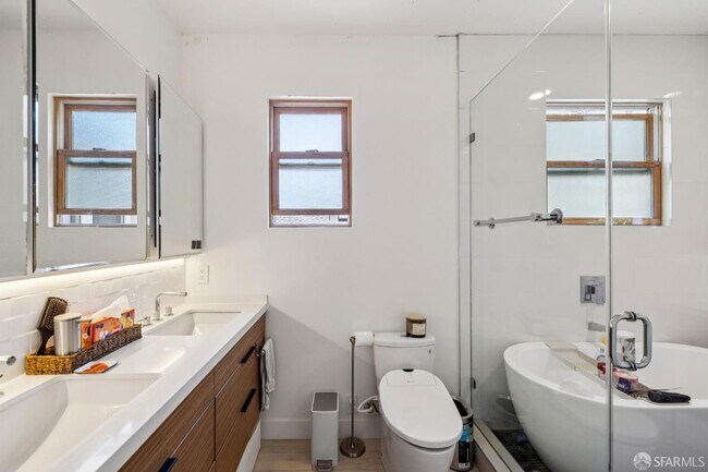 Building Photo - 568 29th St