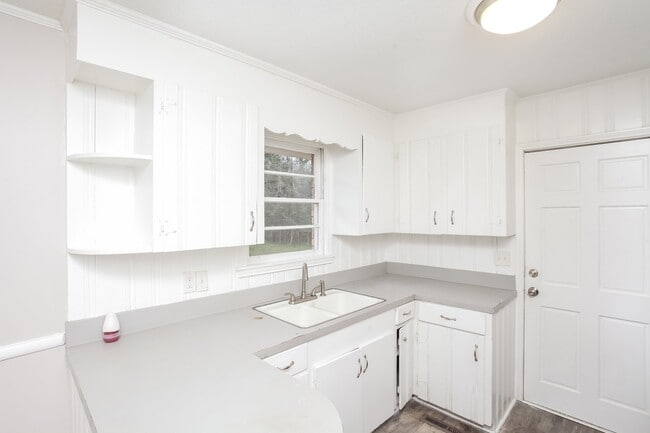 Building Photo - 890 Griffin St
