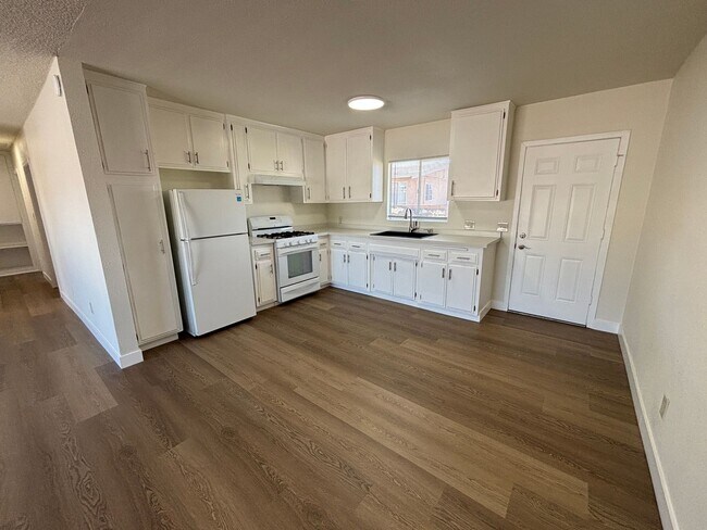 Building Photo - Fully Renovated 3BD/1.5BA Unit | Eucalyptus Ave, Moreno Valley