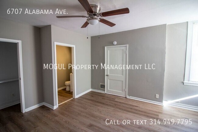 Building Photo - 3 Bed 1.5 Bath HOUSE!!! Huge fenced backya...