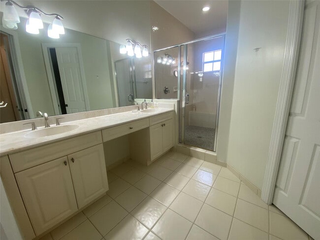 Building Photo - 8203 NW 128th Ln