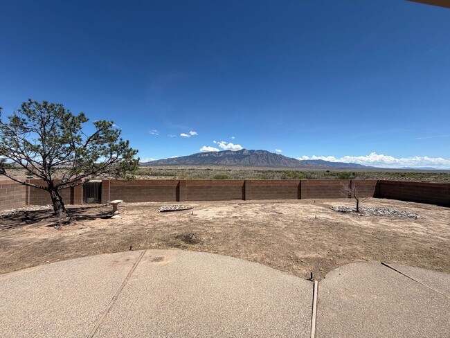 Building Photo - 7281 Spruce Mountain Loop NE