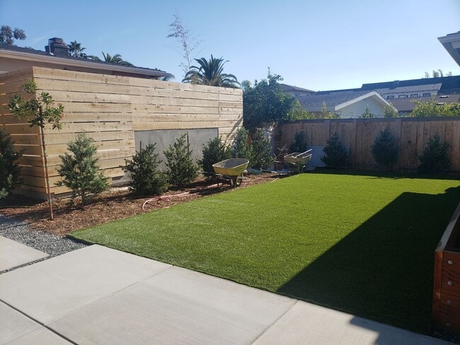 Building Photo - Newer Construction, 2BD/2BA House on Private Drive in Leucadia: Minutes to Beach, Town, YMCA!