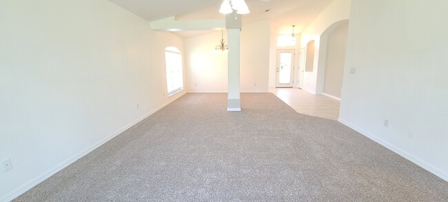 Building Photo - 1062 Crystal Creek Dr