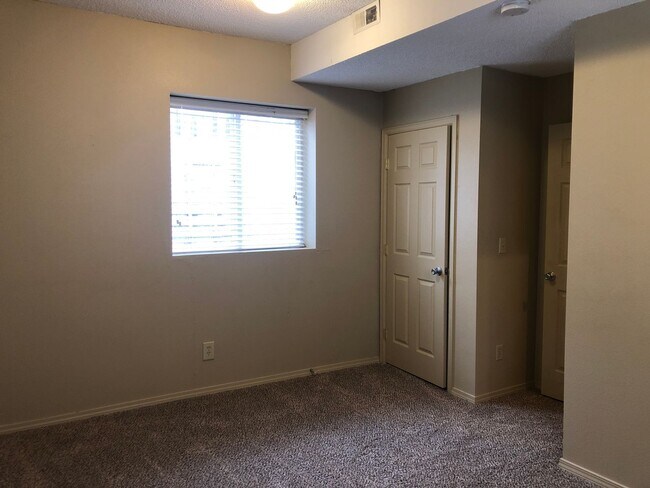 Building Photo - 2407 W Cache La Poudre St