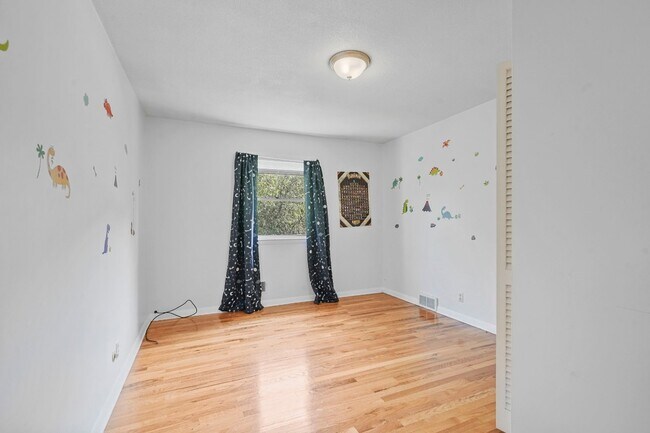 Building Photo - 300 Murray Hill Rd