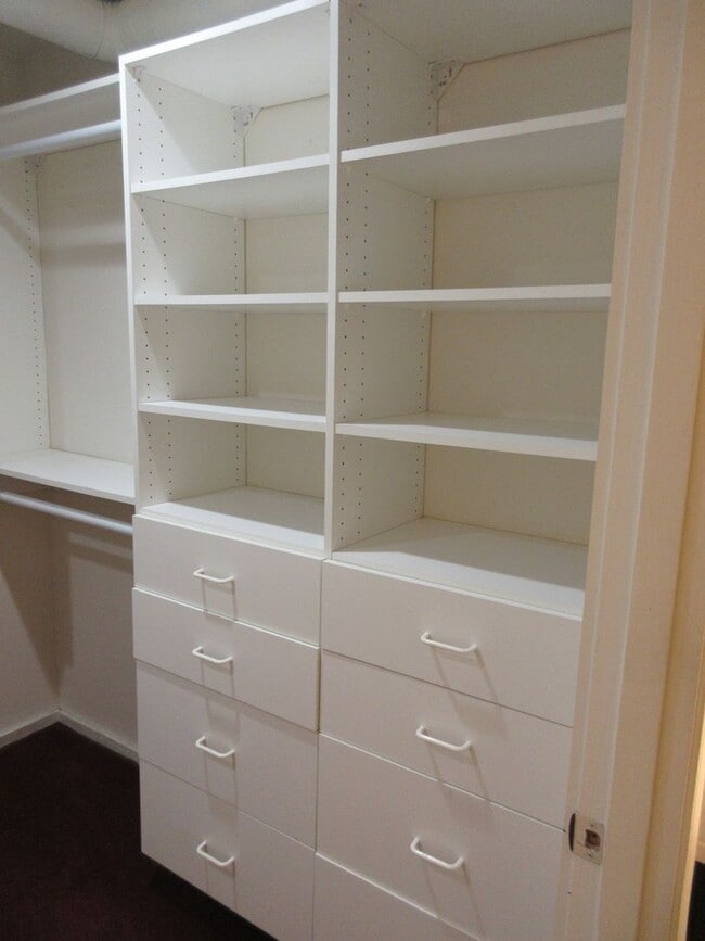 Building Photo - Beautiful Three Bedroom in the Hills of South Salem