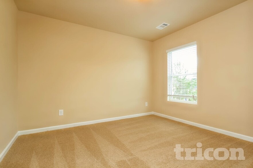 Building Photo - 114 Hayes Park Dr