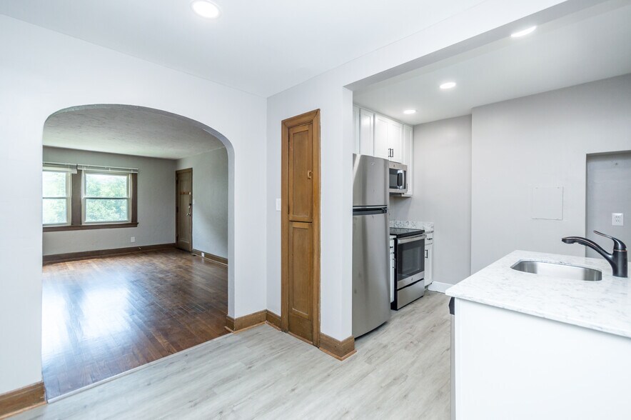 Building Photo - 19 Manor Ln