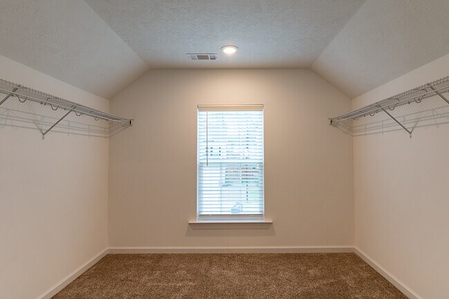 Building Photo - 453 Arrowwood Dr