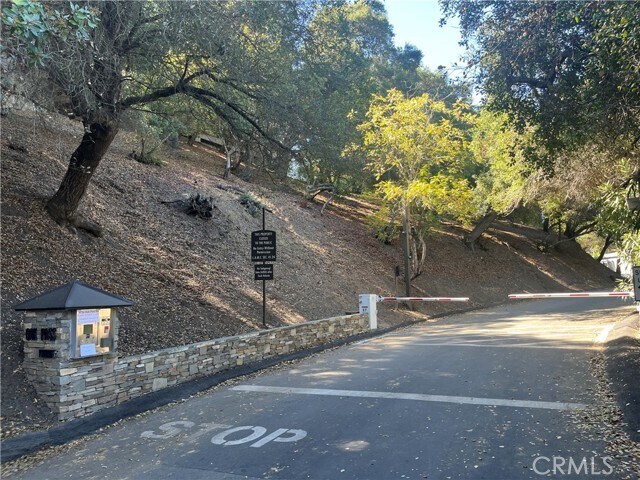 Building Photo - 9625 Oak Pass Rd