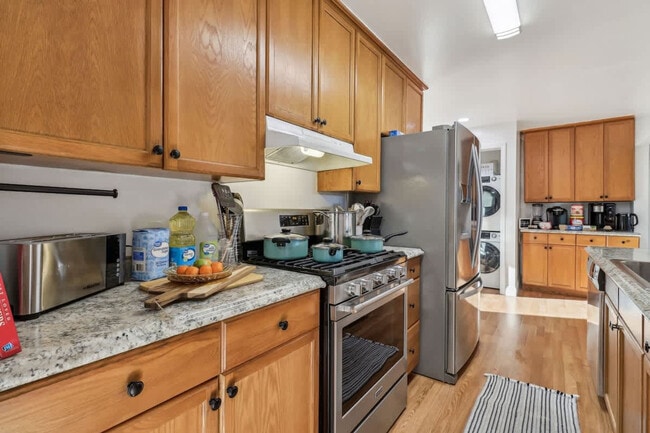 Building Photo - 609 Carlsbad St