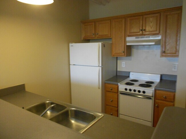 Building Photo - Cozy 2 Bedroom Apartment - Walk to UGA Cam...