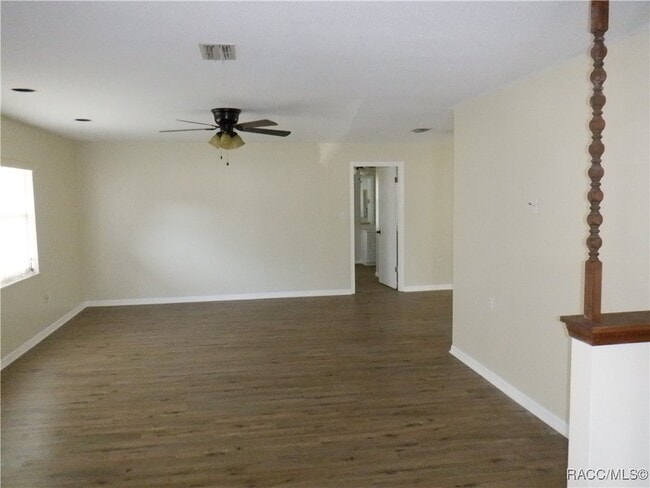 Building Photo - 281 E Falconry Ct