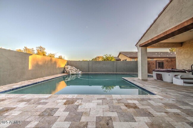 Building Photo - 6815 S 19th Ln