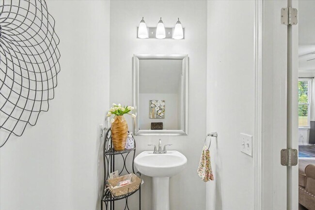 Building Photo - Stunning 5 Bed/3.5 Bath Home in Buckhead East