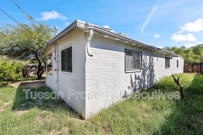 Building Photo - 3317 N Howard Blvd