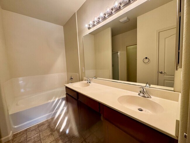 Building Photo - Welcome Home To This Adorable North Natomas Condo!