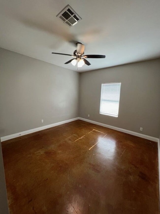 Building Photo - Modern 3B/2B Duplex Available in South Lake Charles