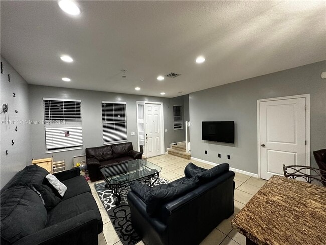Building Photo - 2947 St Thomas Dr