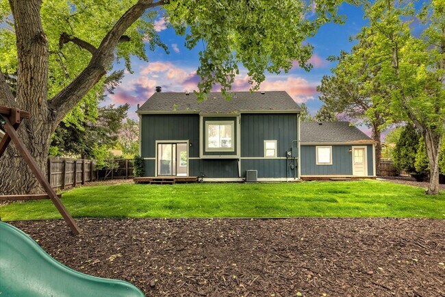 Building Photo - Beautifully updated 4-bed, 3-bath home in ...