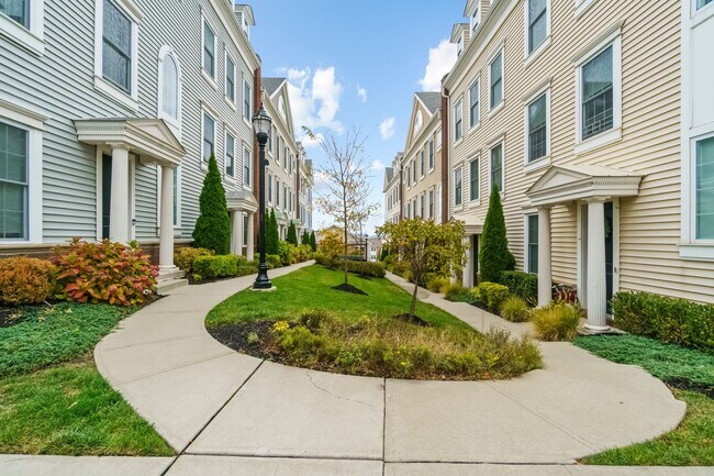 Building Photo - 205 Roosevelt Dr