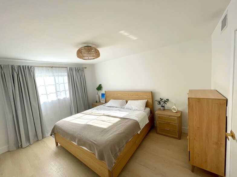 Building Photo - 441 SE 10th St