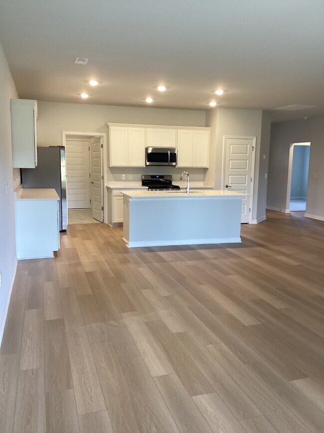 Building Photo - 229 Paca Ln