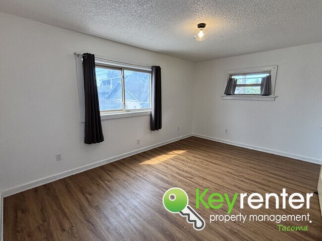 Building Photo - Character and Comfort in Tacoma, Spacious ...