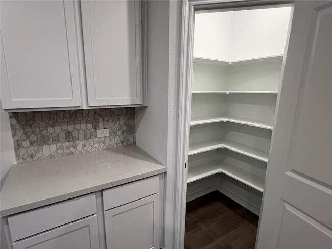 Building Photo - 497 Papaya Dr