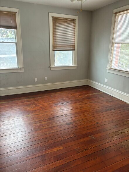 Building Photo - 401 E Duffy St