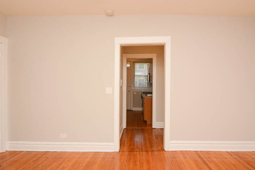 Building Photo - 4708 N Racine Ave