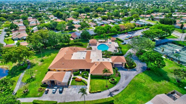 Building Photo - 2925 Riviera Dr