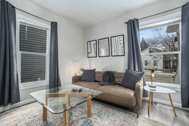 Primary Photo - 415 6th St NW