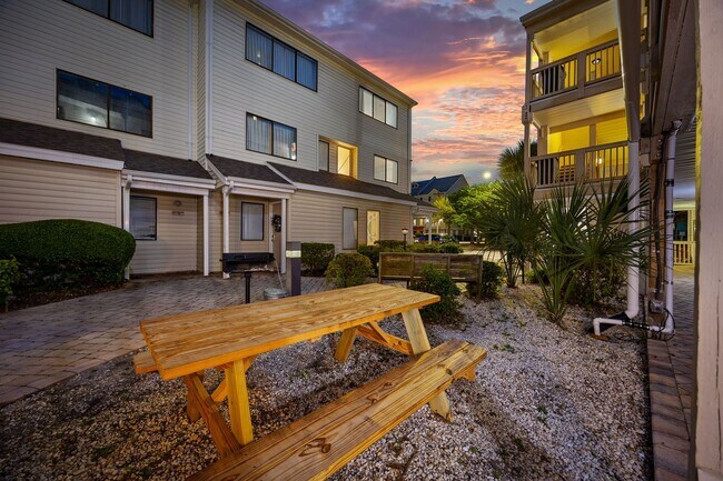 Building Photo - All Inclusive Seasonal Rental Available October 1st, 2025-March 31st 2026!