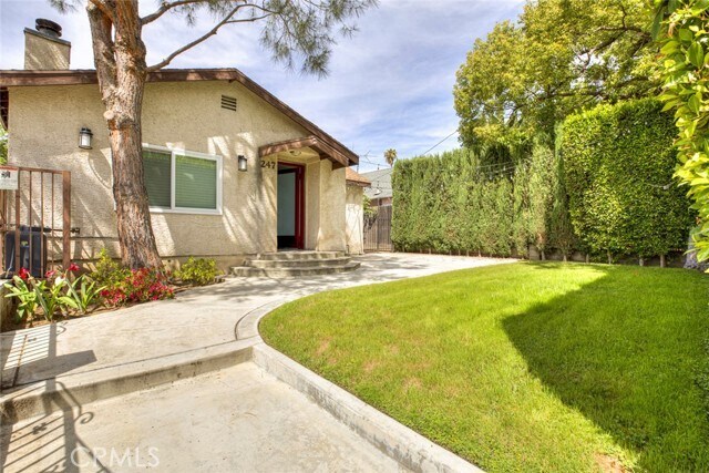 Building Photo - 247 N Oak Ave