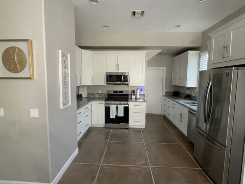 Building Photo - 4261 N Red Sun Pl