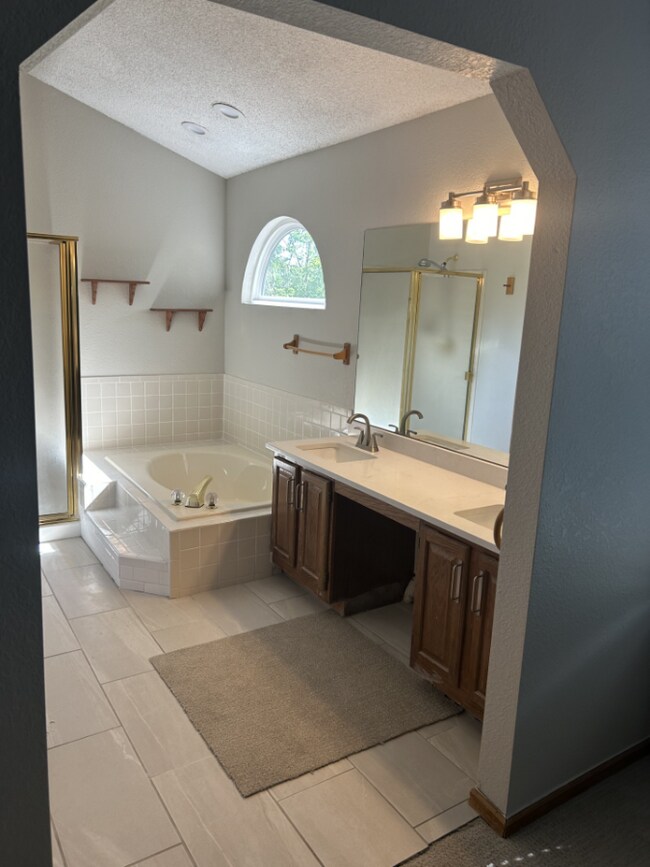 Building Photo - "Charming 3-Bed, 2-Bath Single Family Home in Littleton!"