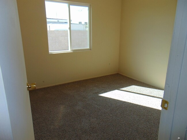 Building Photo - 2070 E La Mesa St