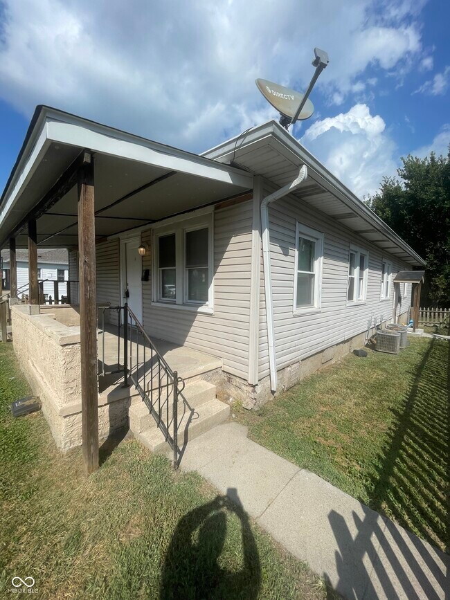 Building Photo - 15 N Riley Ave