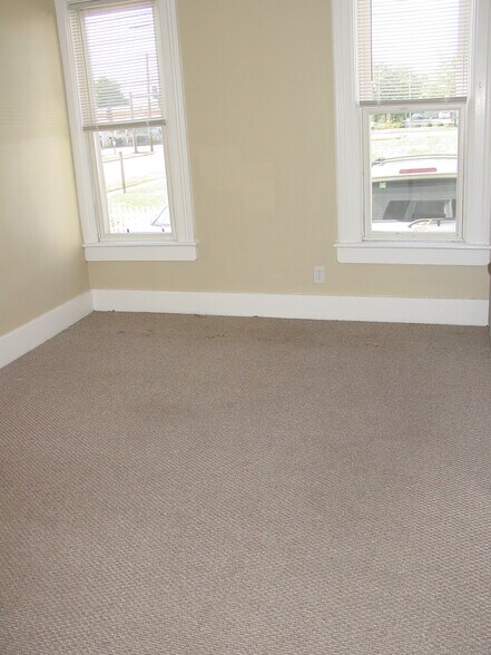 Berber Carpeted Bedrooms - 20 N Locust St