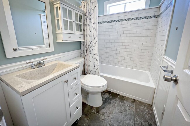 Building Photo - Beautifully Updated Home Near Wrightsville Beach & Mayfaire - Pet Friendly!