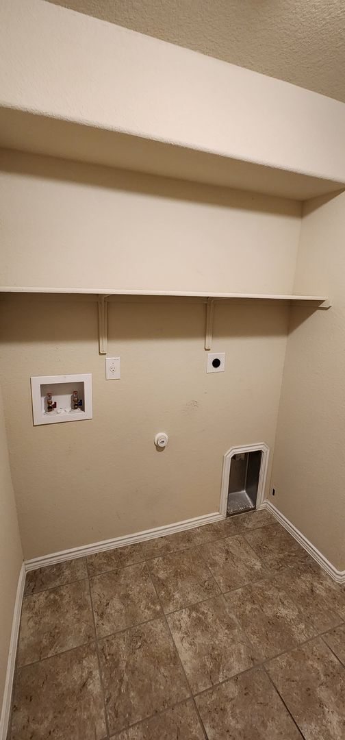 Building Photo - Beautiful 3 Bedroom House