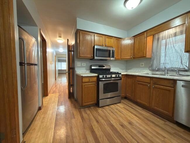 Building Photo - 6812 S East End Ave