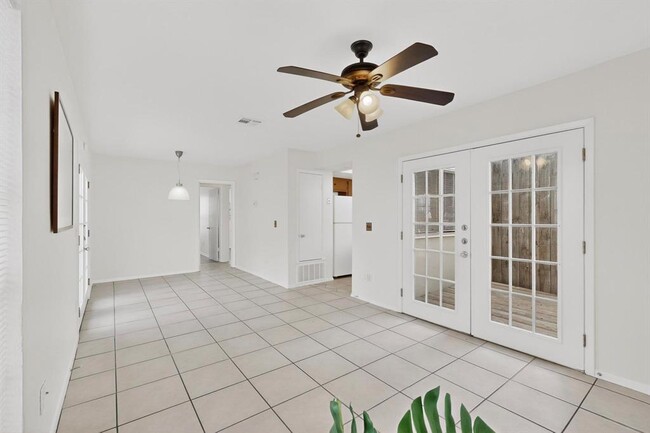 Building Photo - 10003 Rutland Village E