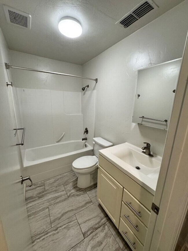 Building Photo - Charming Updated 4-Bedroom Home in the Garden Tract – Hardwood Floors, Central Air, 2-Car Garage ...