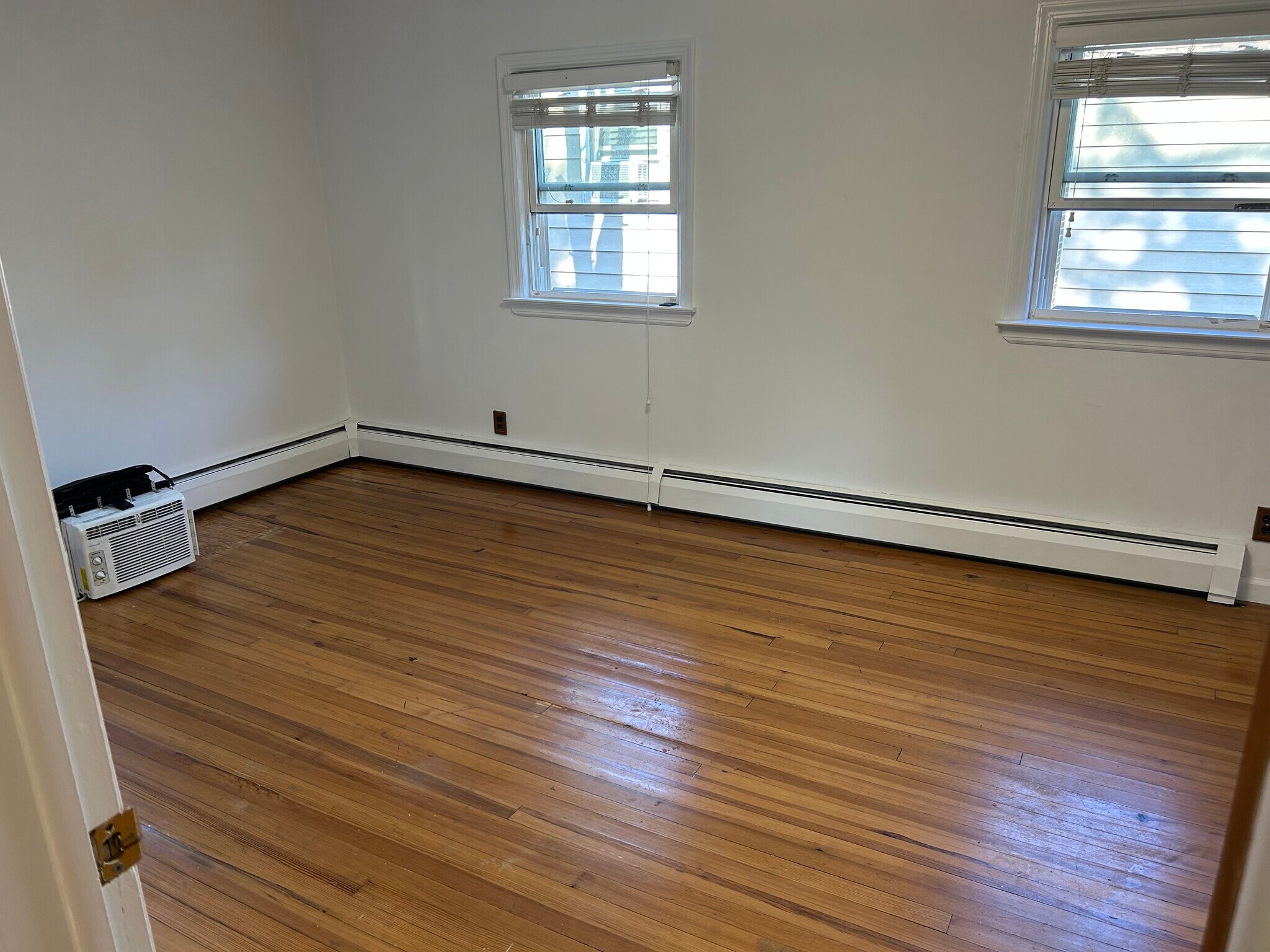 Master bedroom - 28 S Eckar St